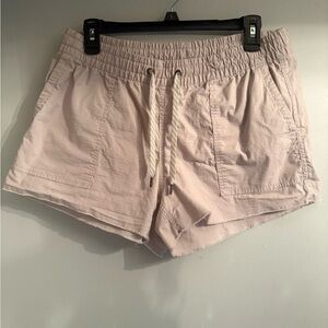 Vuori Women's High Waist beige ripstop Shorts